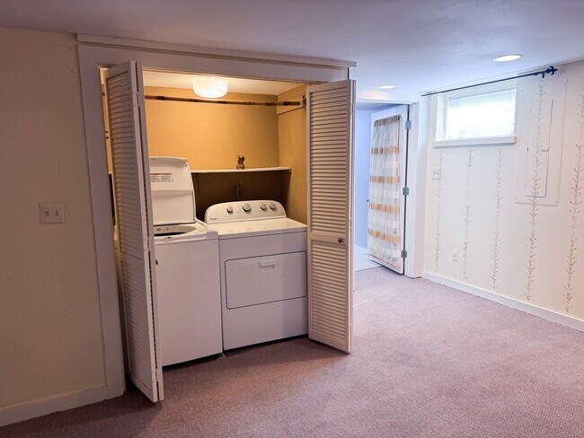 Building Photo - Historical Duplex - Spacious 3 Bedroom, 2.5 Bath Duplex with fenced in private patio.