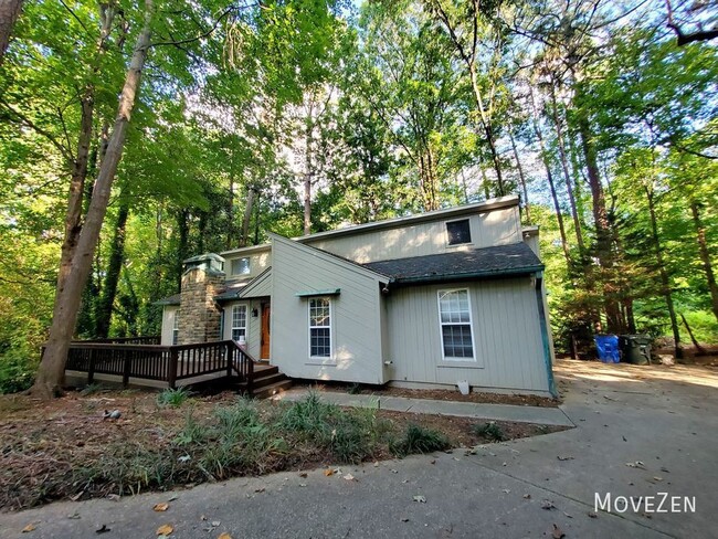 Building Photo - Single Family Home on private wooded lot