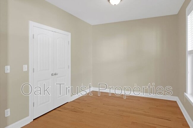 Building Photo - 5185 Celtic Dr