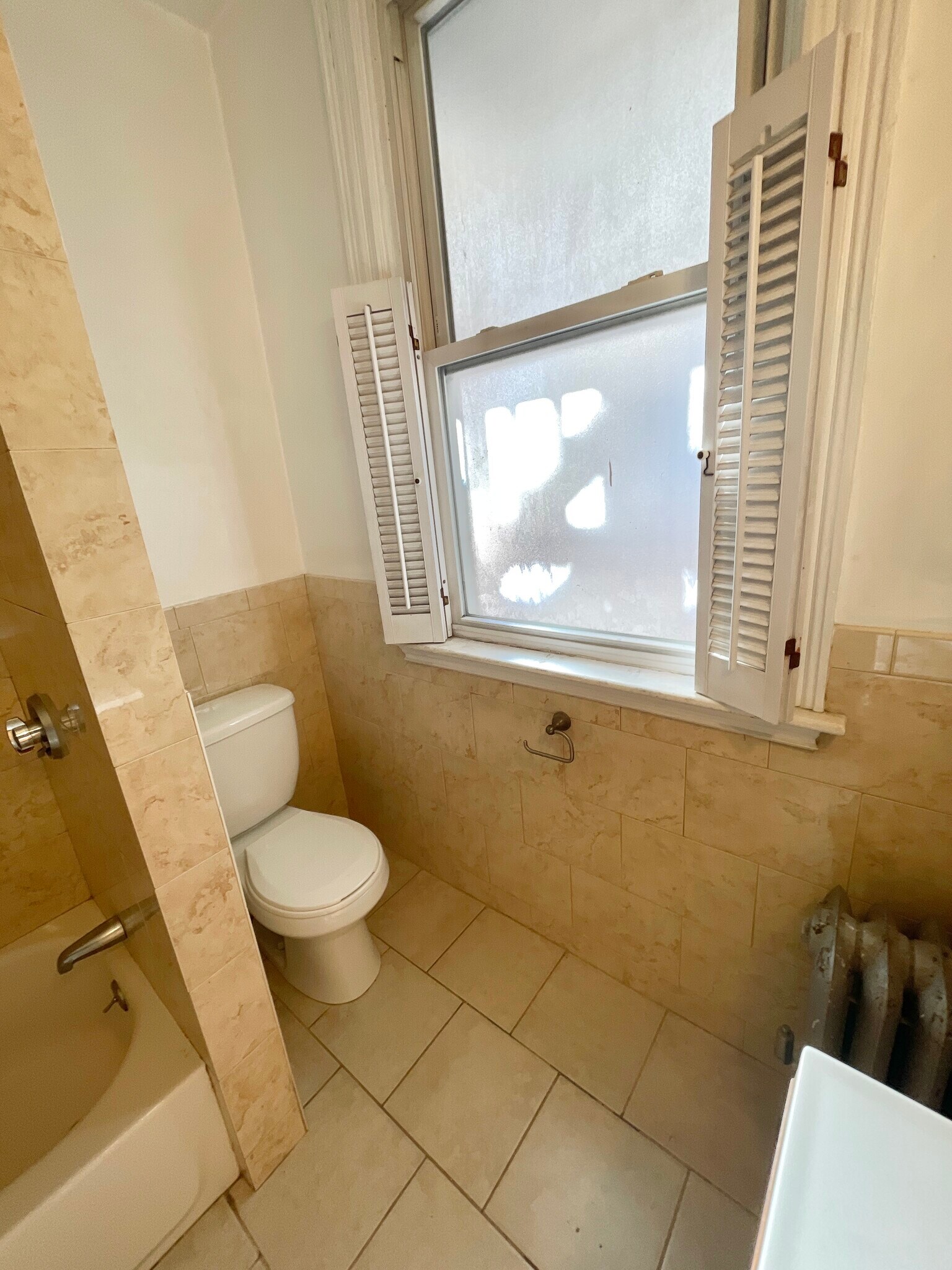 Building Photo - 148 Strathmore Rd