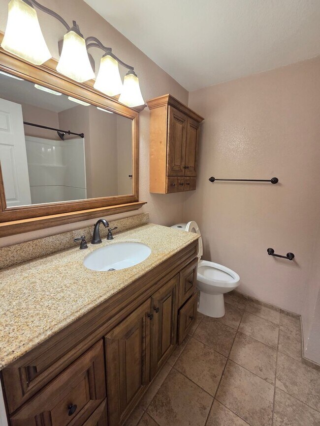 Building Photo - 4058 SE Empress Ct