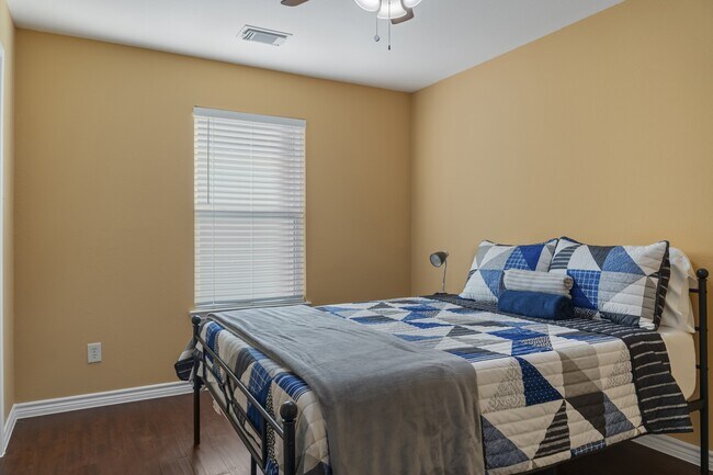 Building Photo - 16122 Taloncrest Dr