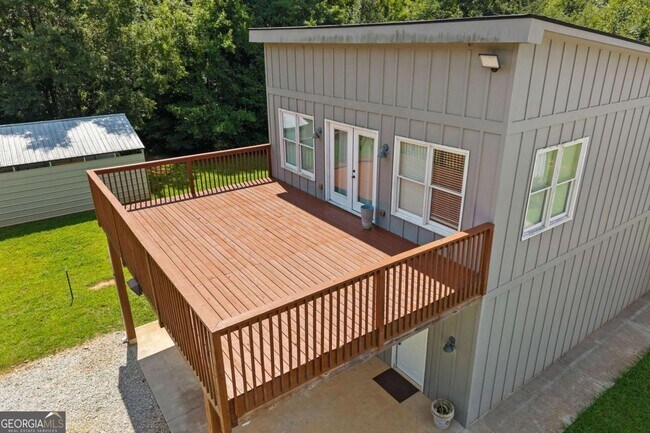 Building Photo - 221 Columbus Dr
