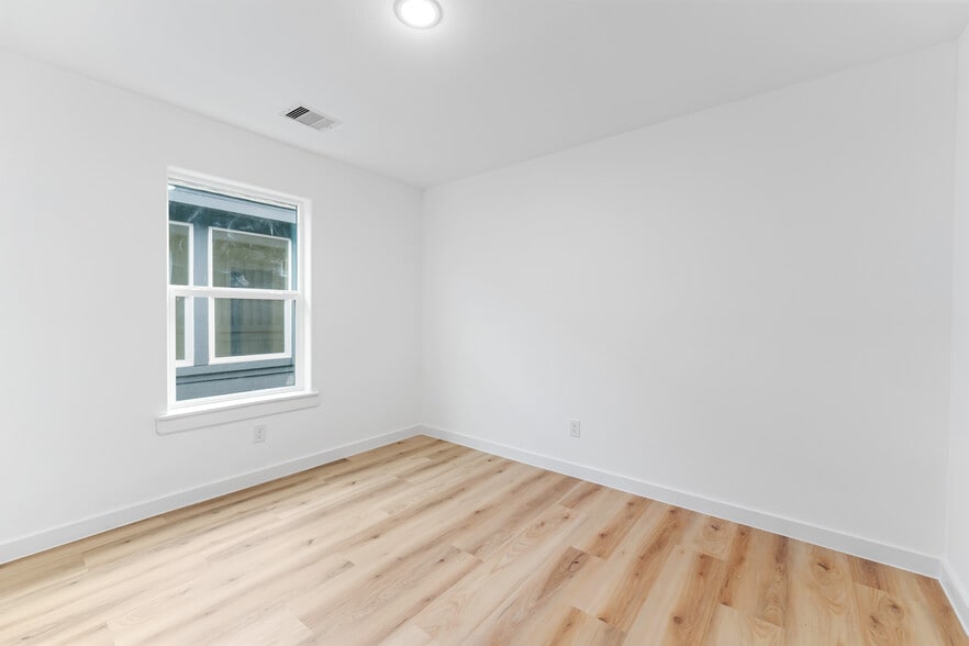 Building Photo - 9320 Firnat St