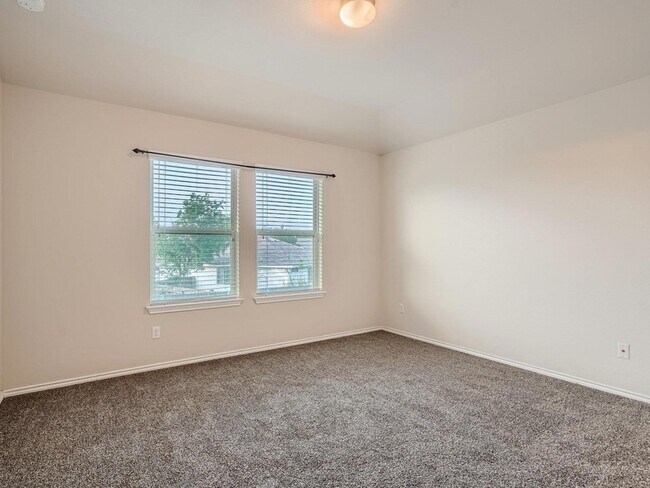 Building Photo - 120 Shiloh Cove