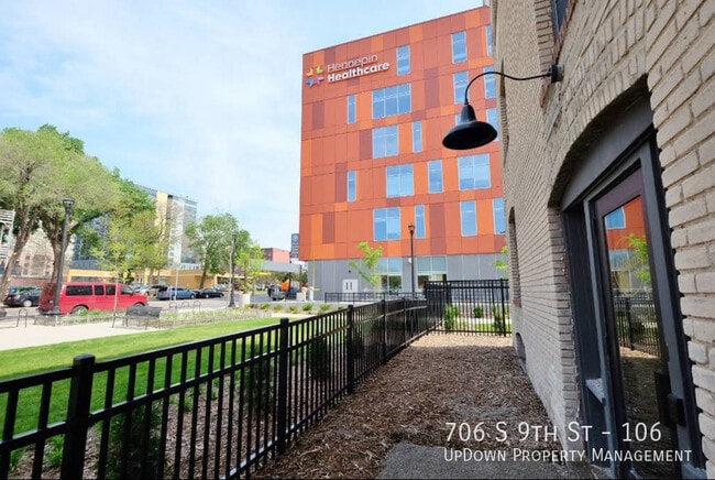Building Photo - 706 S 9th St
