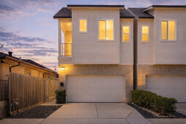 Building Photo - 4618 Nichols St