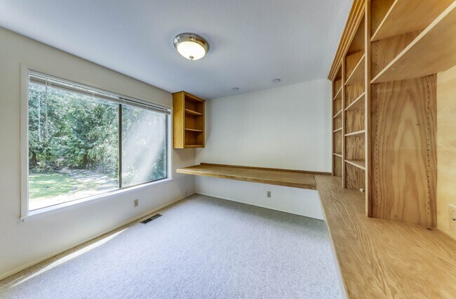 Building Photo - 3 Bedroom Home on Peaceful Property