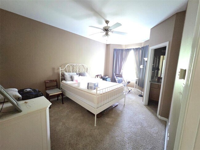 Building Photo - 305 Holleman Dr E