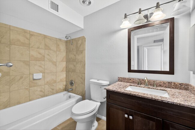 Building Photo - FULLY RENOVATED 2 BEDROOM WITH HUGE BONUS ROOM!