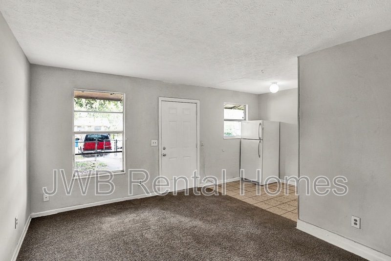 Building Photo - 7213 Ken Knight Dr W