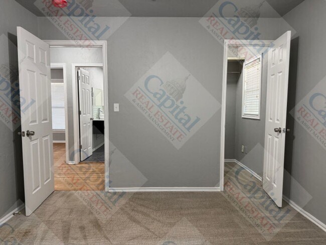 Building Photo - 256 E Key Blvd