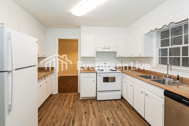 Building Photo - 1717 King Rd