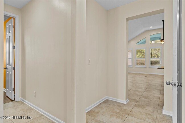 Building Photo - 1201 E Redrock Ridge Ave