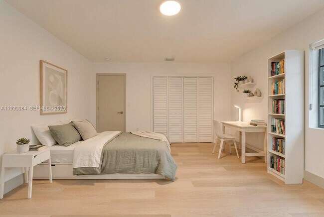 Building Photo - 456 SW 20th Rd