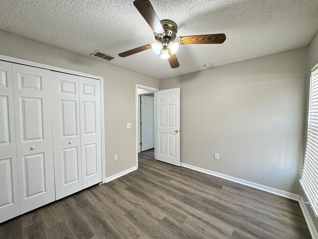 Building Photo - Split Floor plan 3/2 in Poinciana