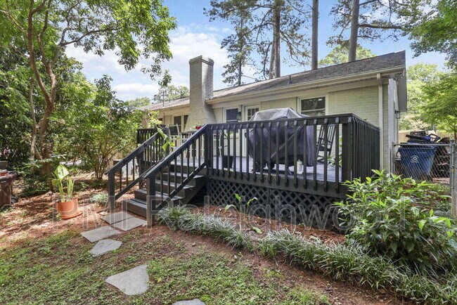 Building Photo - 5017 Gatewood Dr