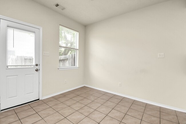 Building Photo - 139 Benedict Canyon Loop
