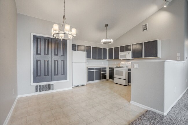 Building Photo - $2,100 - 2 Bed, 2 Bath Townhome in Thornto...