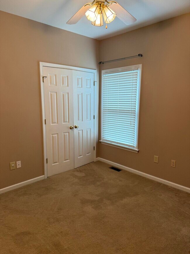 Building Photo - 3652 Fair Ridge Dr