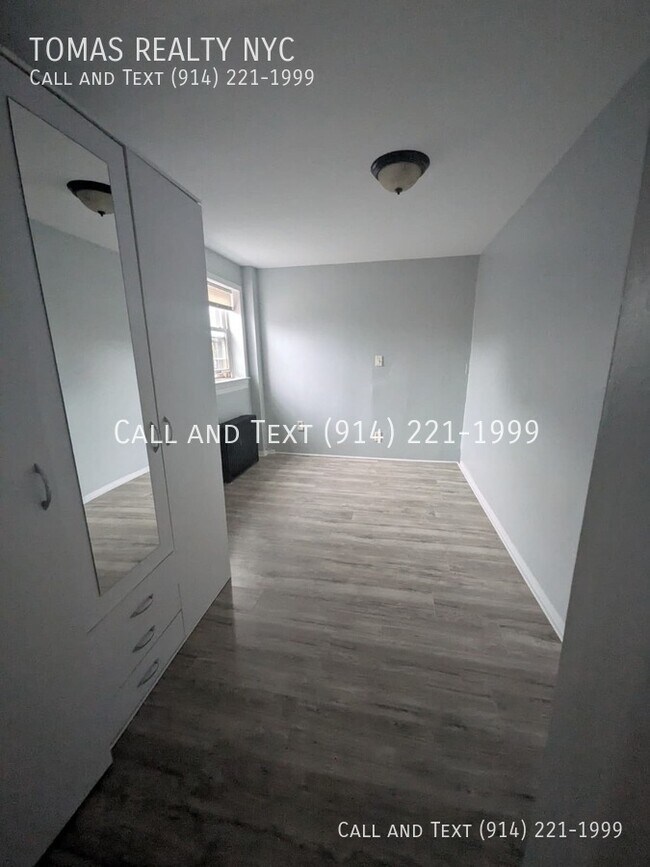 Building Photo - 10 N Bond St