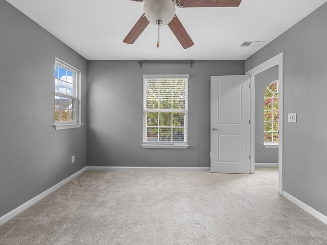 Building Photo - 4 Bedroom/2 Bath Duncan/Riverfalls