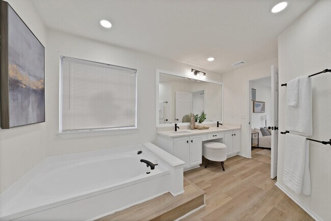 Building Photo - 7548 Meadow Creek Dr