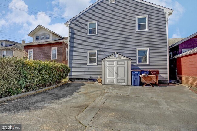 Building Photo - 15 N Victoria Ave