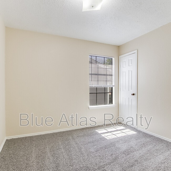 Building Photo - 8133 Foxfire Ln