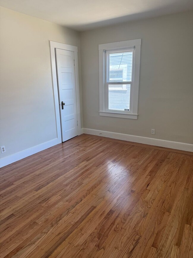 Building Photo - 1464 33rd St