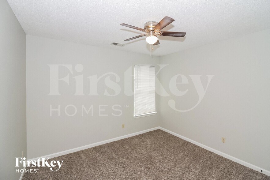 Building Photo - 6935 Naples Dr