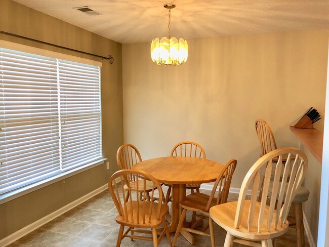 Building Photo - 3 Bedroom 2 Bath House in Quail Hill - Goo...