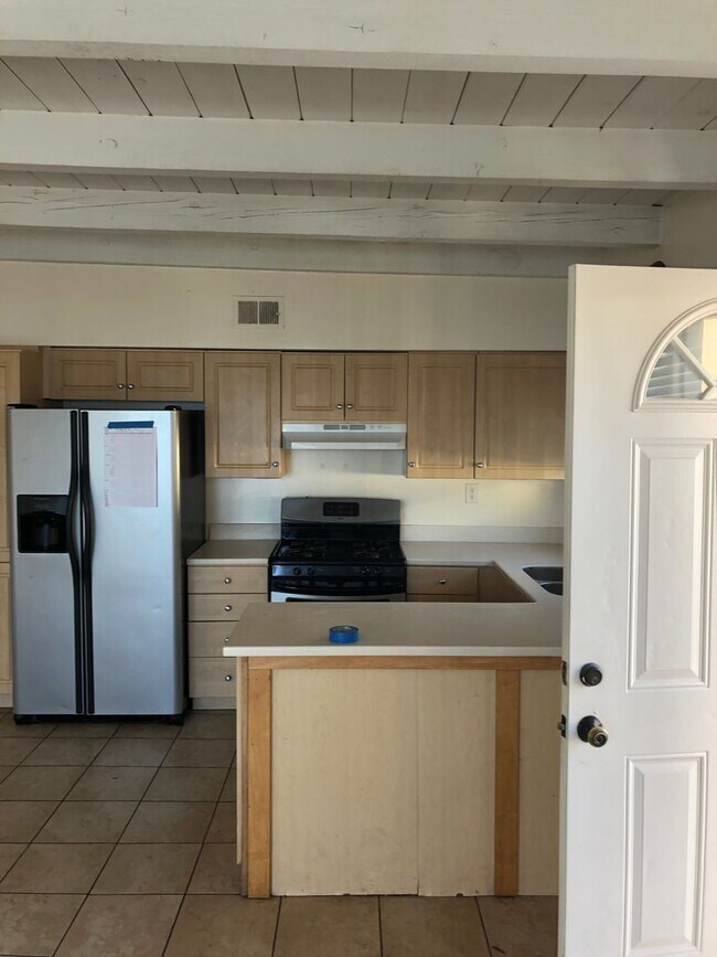 Building Photo - 6525 Del Playa Dr
