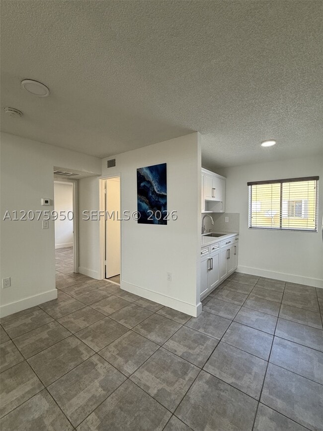 Building Photo - 2775 W 61st St