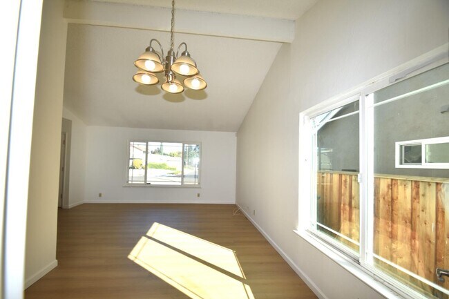 Building Photo - 4407 Jonquil Dr