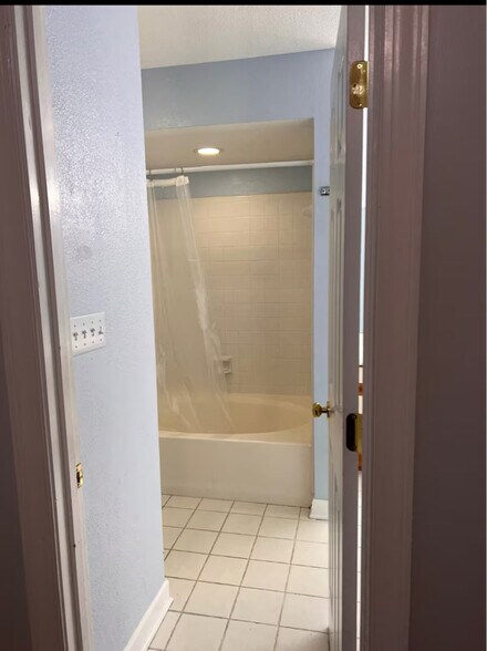 Building Photo - 2032 Hearthwood Ct