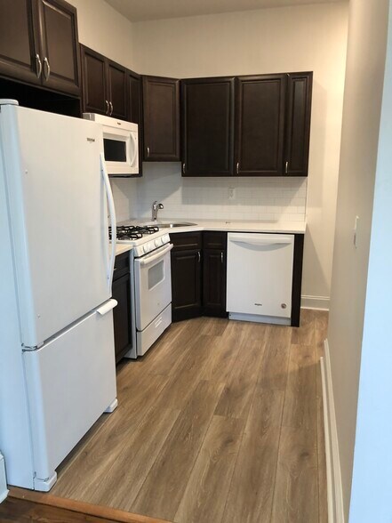 Building Photo - 361 Belleville Ave