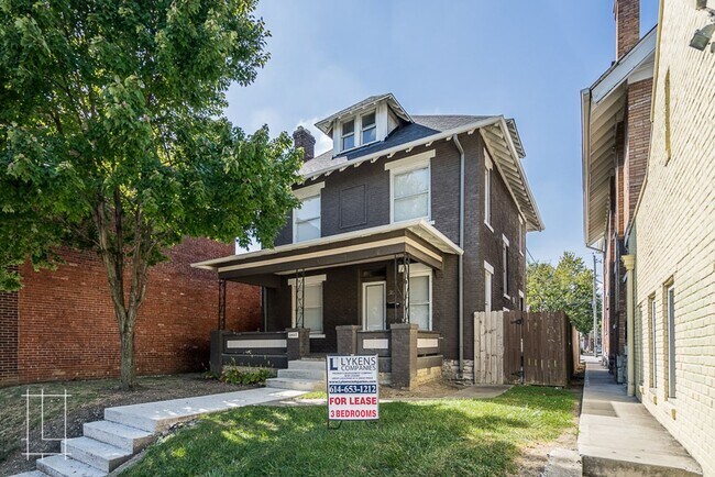 Building Photo - 2497 Summit St