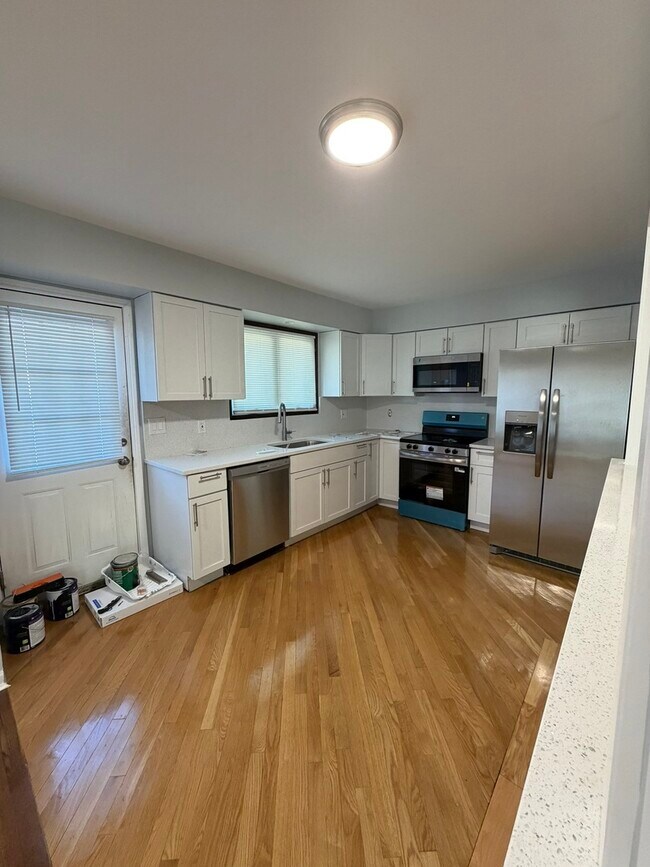 Building Photo - 8901 Octavia Ave