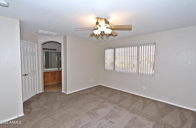 Building Photo - 14168 W Clarendon Ave