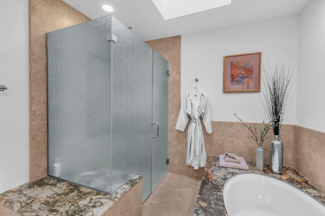 Building Photo - 10 Colgate Dr