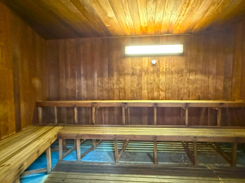 Building Photo - 1910 Ala Moana Blvd