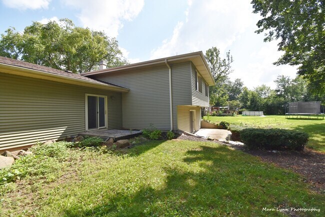 Building Photo - 106 W Kendall Dr