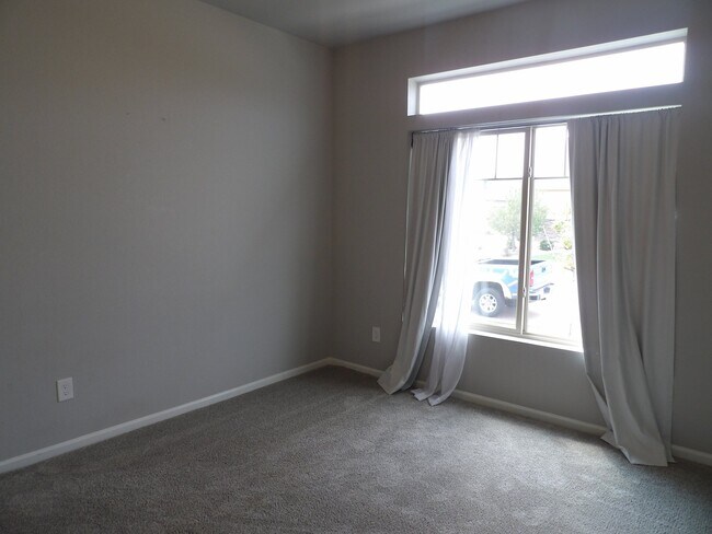 Building Photo - 6520 Golden Briar Ln
