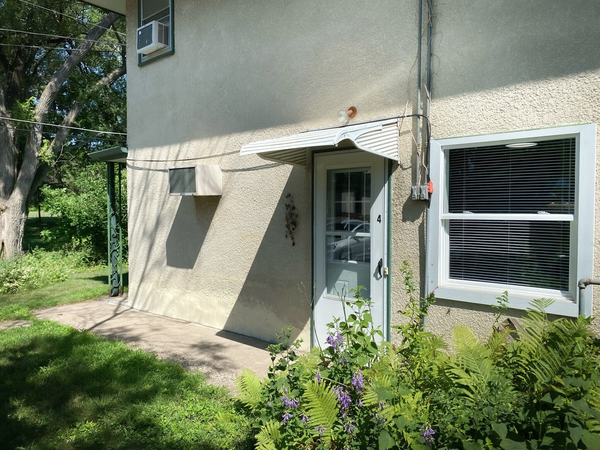 One of two private entries - 1651 10th Ave