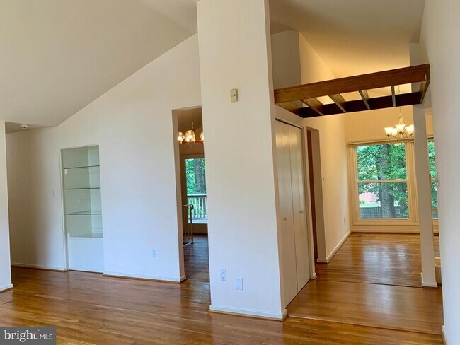 Building Photo - 2622 Occidental Dr