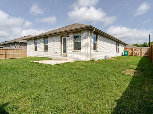 Building Photo - 2091 Bluestem Dr