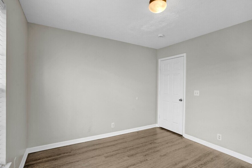 Building Photo - 1345 Bell Rd