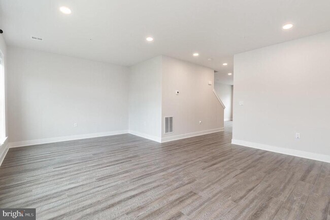 Building Photo - 10 Seover Wy