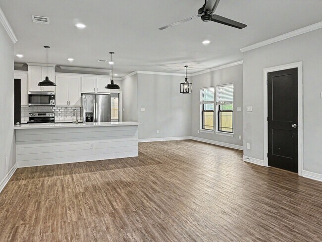 Building Photo - 910 Fairview Ave